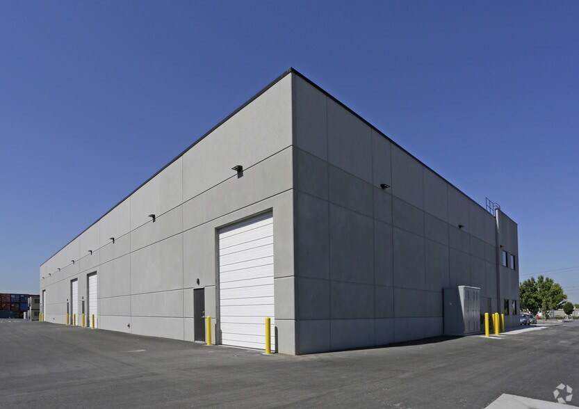 More Photos Of 120 N Redwood Rd, North Salt Lake Warehouse For Lease