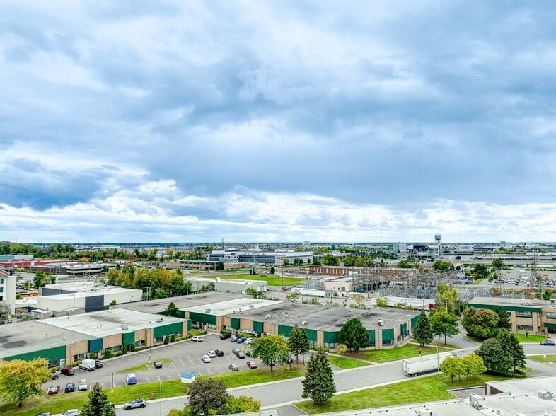 More Photos Of 340-380 Rue Isabey, Montréal Distribution For Lease