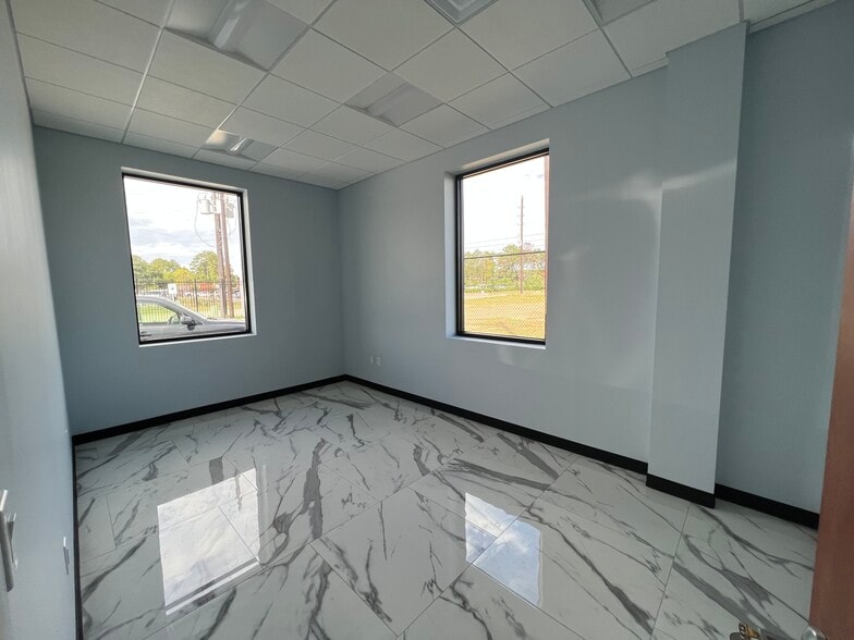 More Photos Of 18630 Intercontinental Crossing Dr, Houston Warehouse For Lease