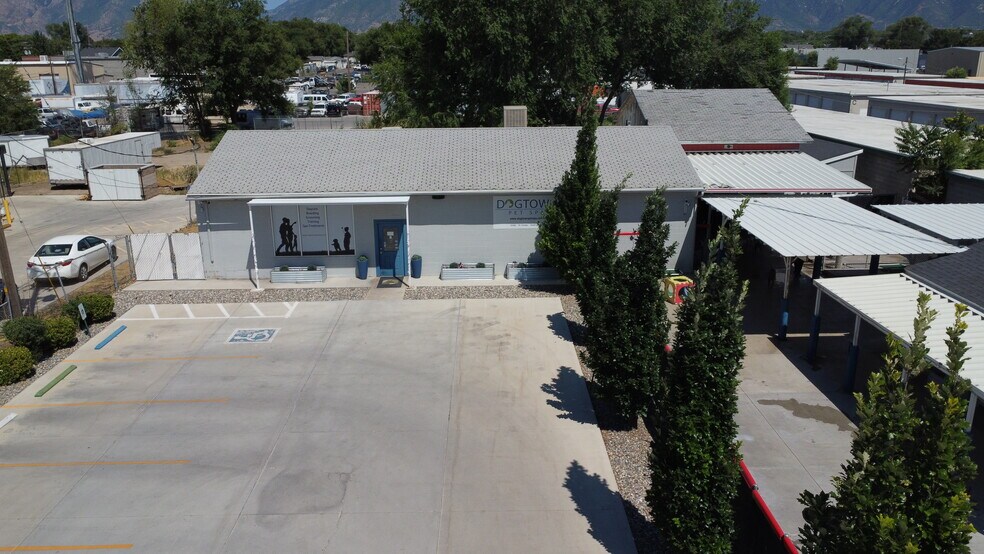 More Photos Of 8665 Harrison St, Sandy Service For Sale