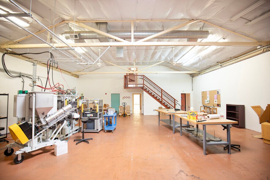 More Photos Of 1112 D St, Sacramento Showroom For Lease