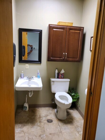 More Photos Of 6 Ponds Edge Dr, Chadds Ford Medical For Lease