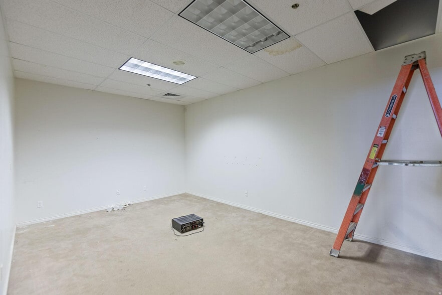 More Photos Of 1670 S Highway 165, Providence Storefront For Sale