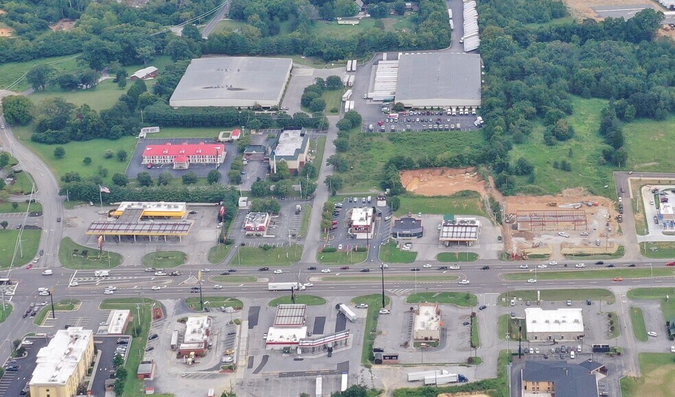 More Photos Of 2240 N Charles G Seivers Blvd, Clinton Fast Food For Lease