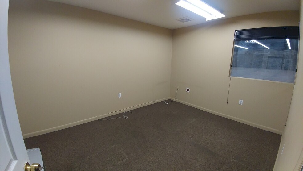 More Photos Of 74 Sussex St, Hackensack Showroom For Lease