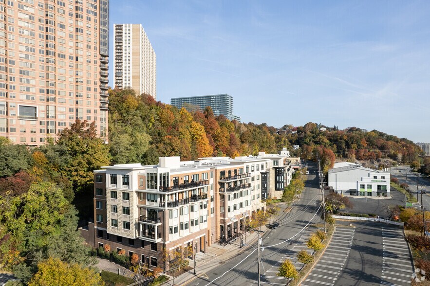 More Photos Of 340 Old River Rd, Edgewater Apartments For Lease