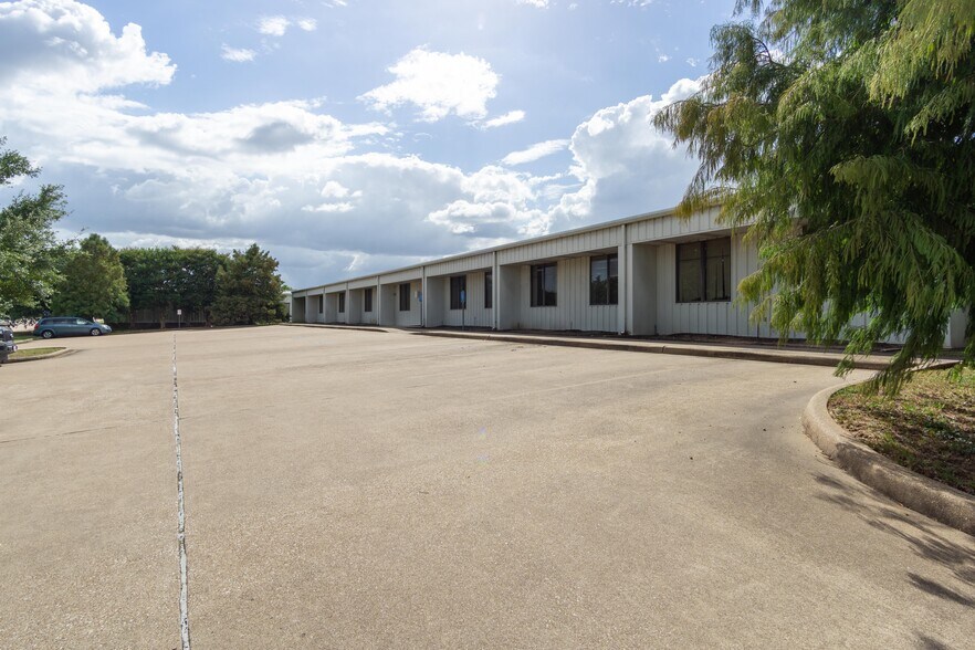 More Photos Of 151 Graham Rd, College Station Research And Development For Lease
