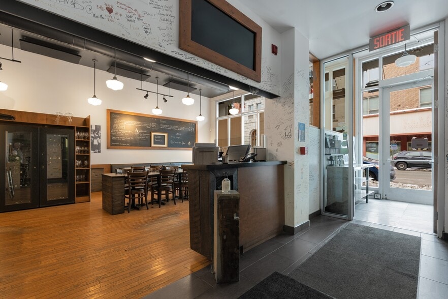 More Photos Of 80-90 Rue Wellington N, Sherbrooke General Retail For Lease