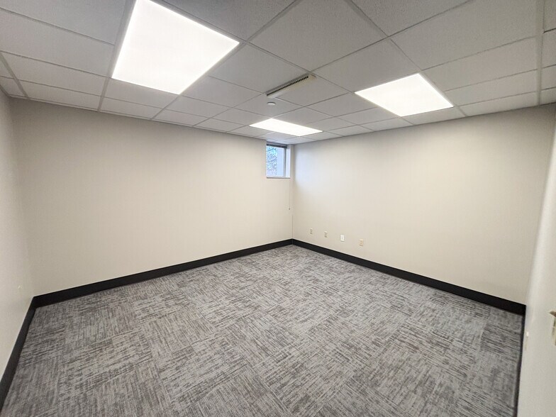 More Photos Of 3171 E Sunshine St, Springfield Office Residential For Lease