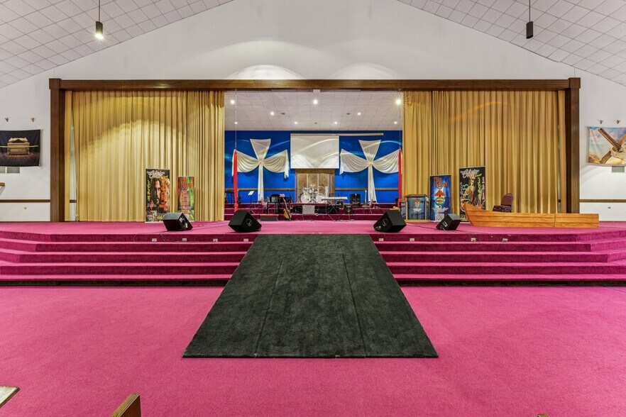 More Photos Of 1005 SW 4th St, Moore Religious Facility For Sale