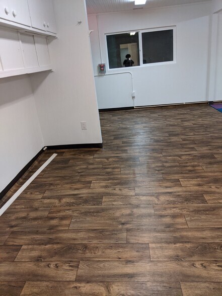 More Photos Of 105 NE 193rd St, Shoreline Flex For Lease