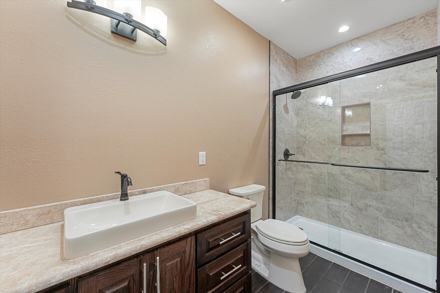More Photos Of 620 Gellhorn Dr, Houston Warehouse For Sale