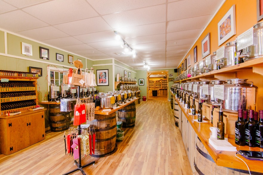 More Photos Of 43 Grove St, Peterborough Freestanding For Sale