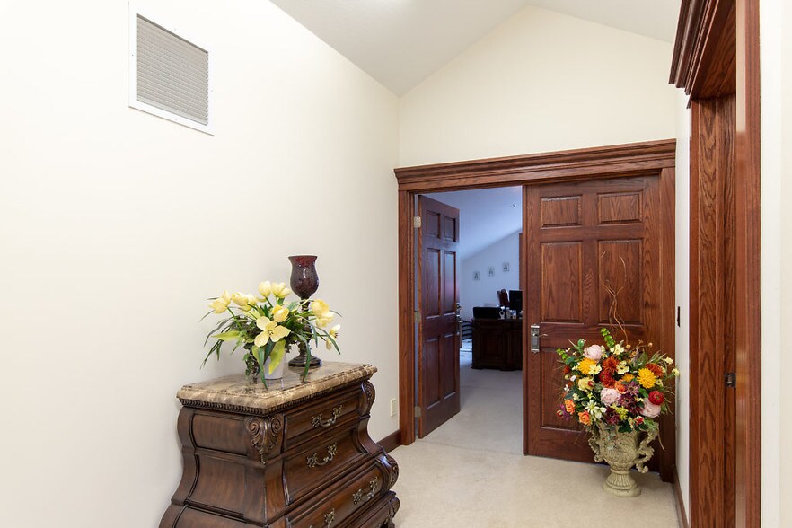 More Photos Of 700 E Main St, Anoka Freestanding For Lease