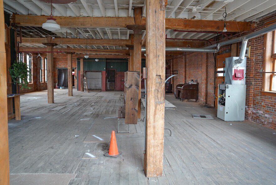 More Photos Of 160 N Main St, Mansfield Warehouse For Lease