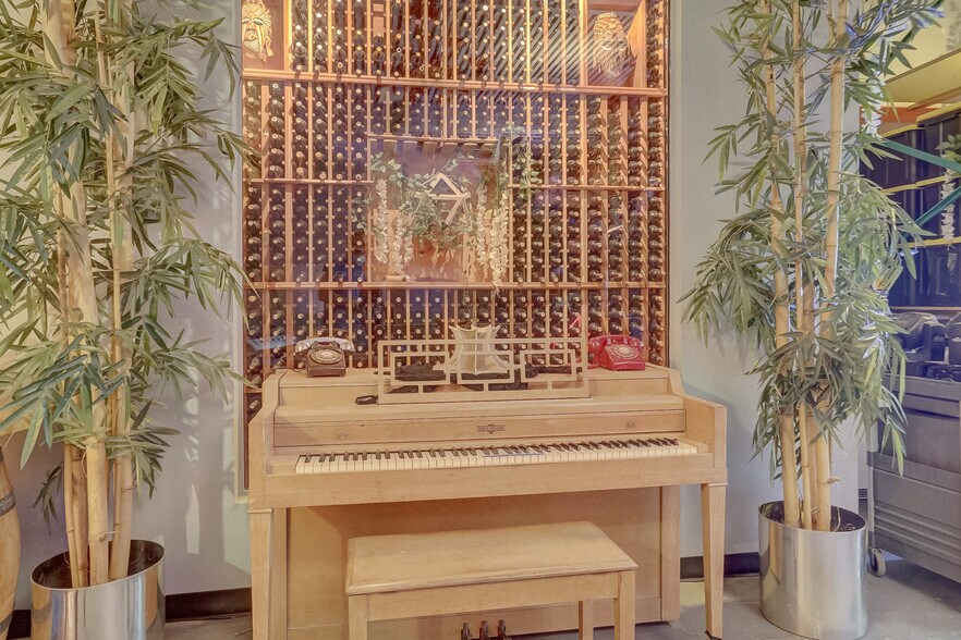More Photos Of 2115-2145 SW 2nd Ave, Fort Lauderdale Showroom For Sale
