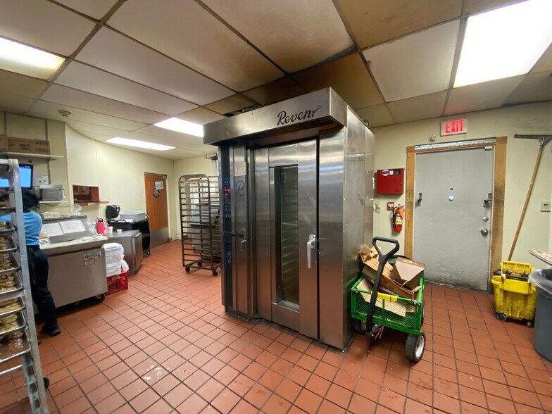 More Photos Of 3504 Highway 365, Nederland General Retail For Lease