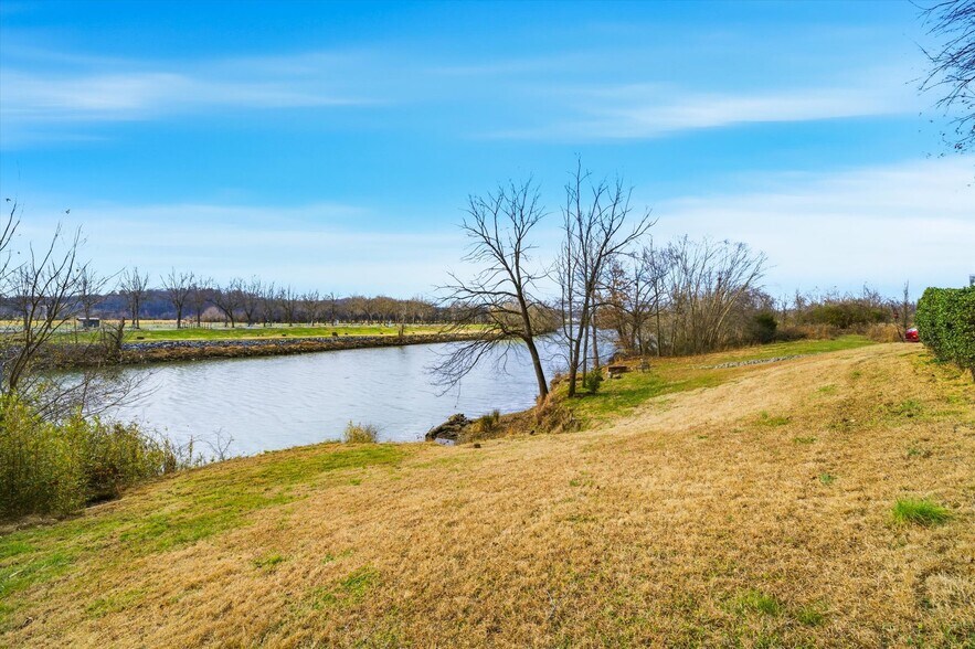 More Photos Of 2376 Business Center Cir, Sevierville Freestanding For Sale