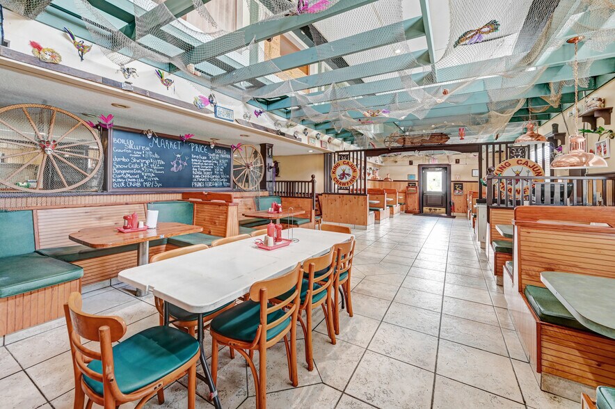 More Photos Of 300 N Cocoa Blvd, Cocoa Restaurant For Lease