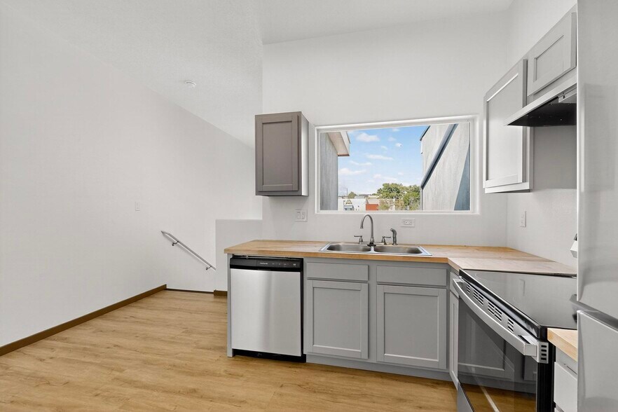 More Photos Of 9368 Valley View Dr NW, Albuquerque Apartments For Sale