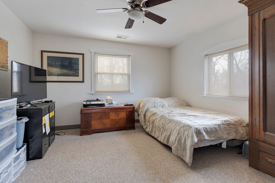 More Photos Of 8621 US Hwy 12, Richmond Bar For Sale