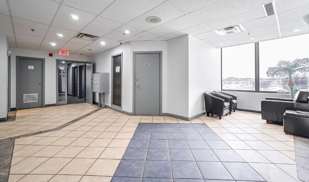 More Photos Of 400 Boul Curé-Labelle, Laval Loft Creative Space For Sale