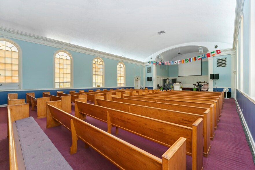 More Photos Of 999 S Colorado Blvd, Denver Religious Facility For Lease