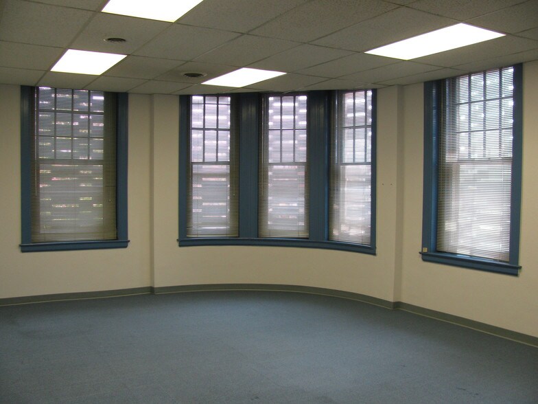 More Photos Of 1 Center Sq, Hanover Office For Lease