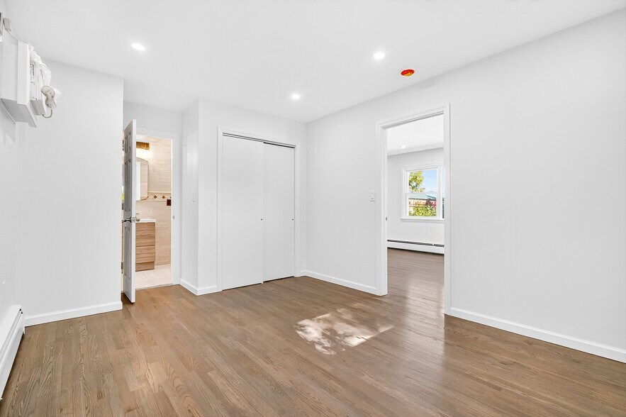 More Photos Of 153 Route 9W, Haverstraw Veterinarian Kennel For Sale