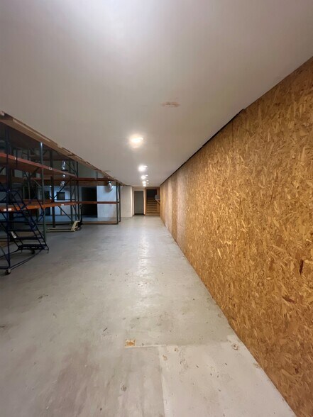 More Photos Of 106 Free Hill Rd, Hendersonville Warehouse For Lease