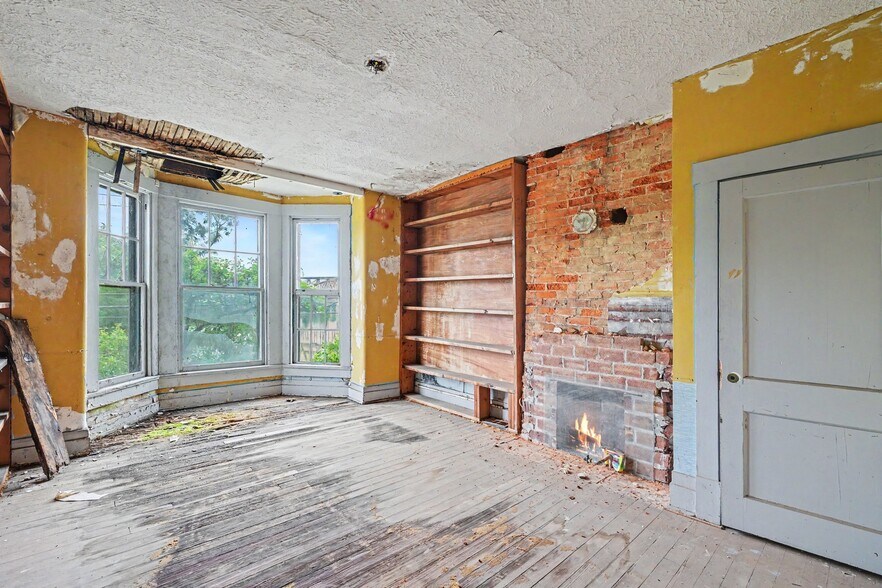 More Photos Of 831 Highway Ave, Covington Office For Sale