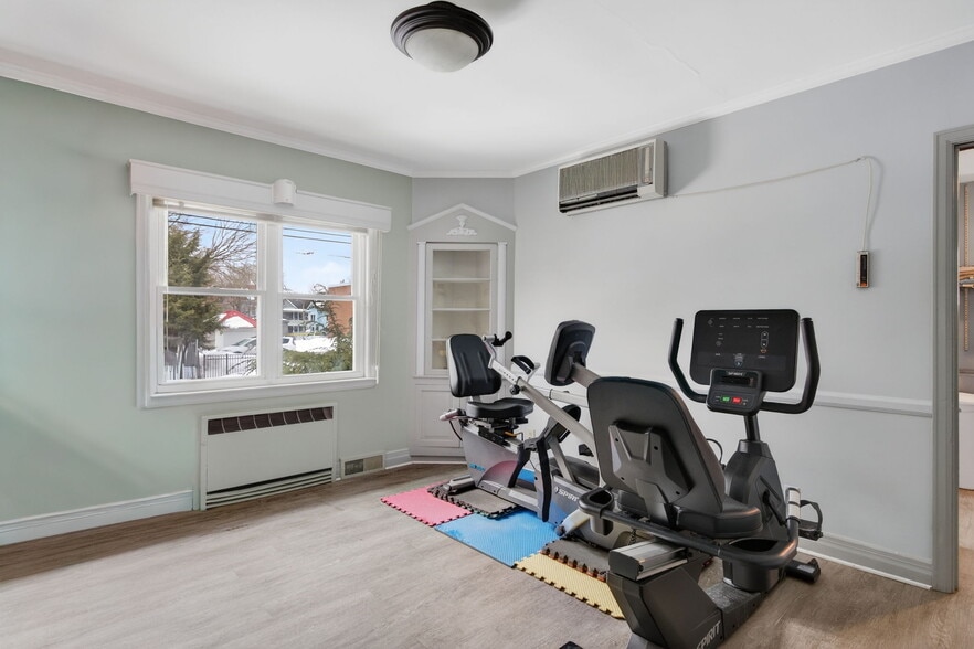 More Photos Of 111 Maiden Ln, Kingston Medical For Sale