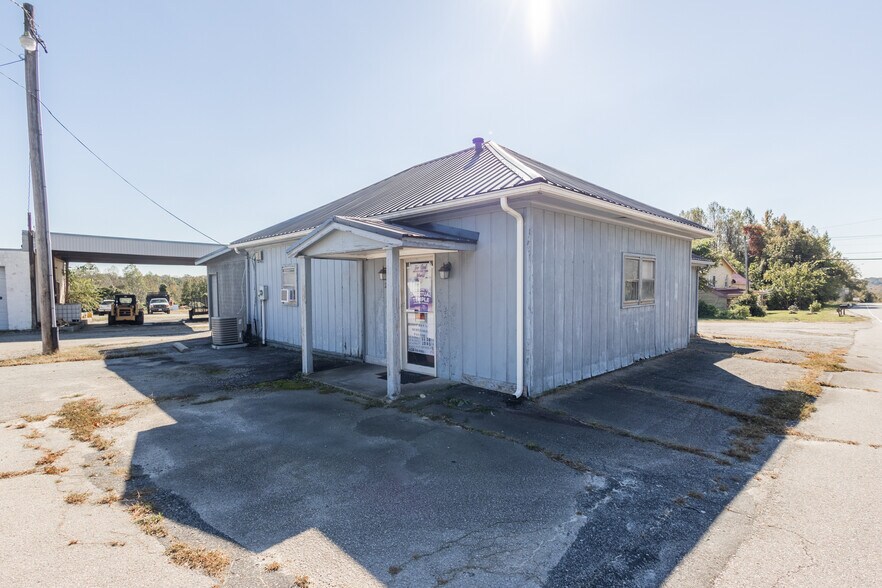 More Photos Of 2690 Old Richmond Road, Danville Office For Sale