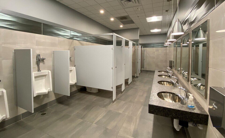 More Photos Of 7236 E Harry Ct, Wichita Office For Sale