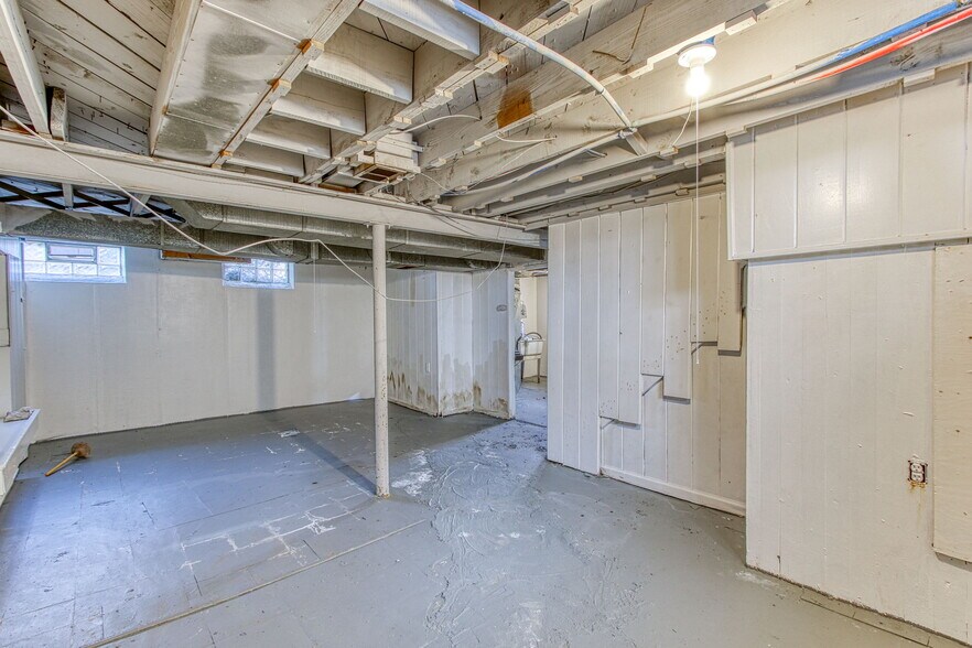 More Photos Of 12014 Duchess St, Detroit Flex For Sale