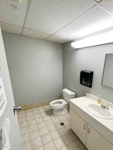 More Photos Of 496 Old Route 66, Saint Robert Office For Lease