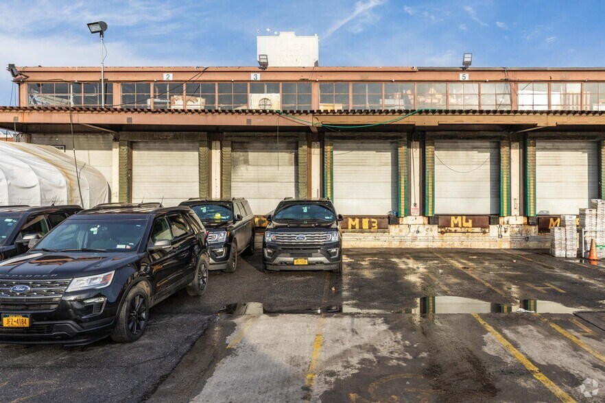More Photos Of 460 Kingsland Ave, Brooklyn Truck Terminal For Lease