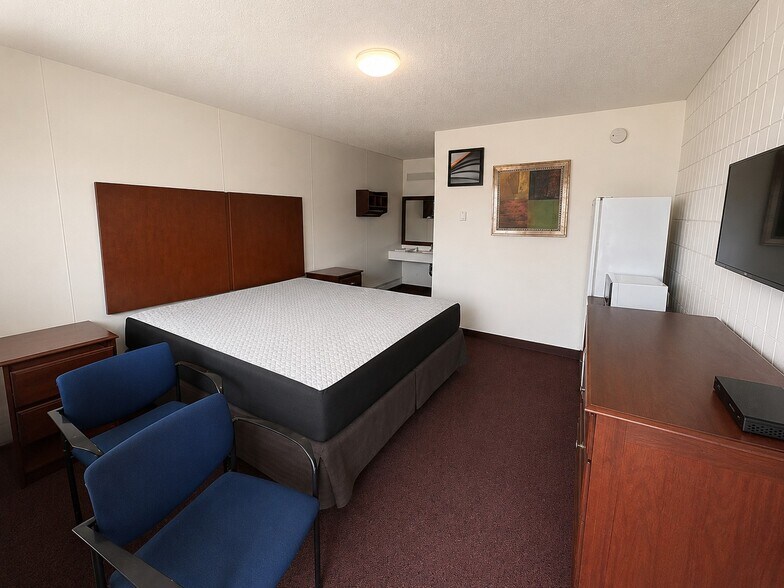 More Photos Of 101 Centre St, Assiniboia Hotel For Sale