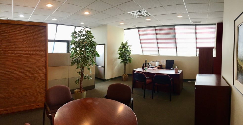 More Photos Of 15604-15626 116 Ave NW, Edmonton Showroom For Sale