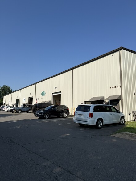 More Photos Of 44819 Acacia Ln, Sterling Warehouse For Lease