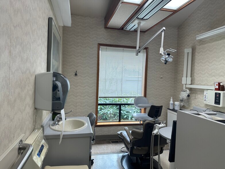 More Photos Of 14818 Pacific Ave S, Tacoma Medical For Sale