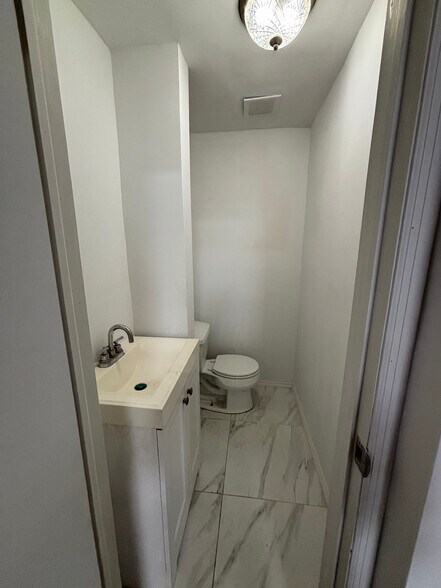 More Photos Of 926 Fulton St, Brooklyn Storefront Retail Residential For Lease