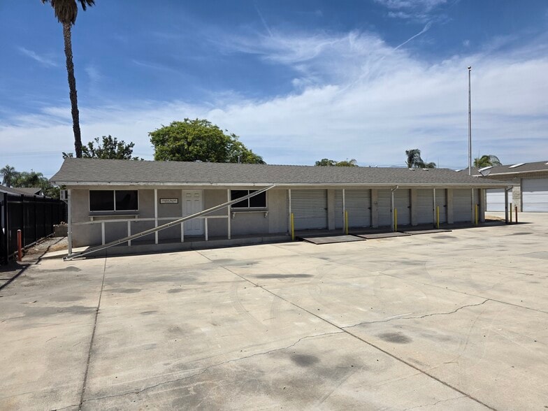 More Photos Of 1561-1571 S Lilac Ave, Bloomington Warehouse For Lease