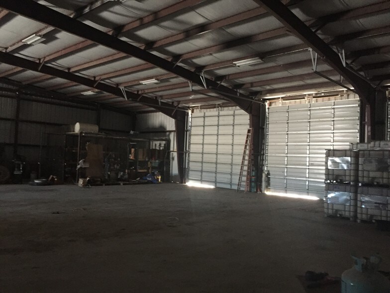 More Photos Of 2624 Highway 72, Three Rivers Warehouse For Lease