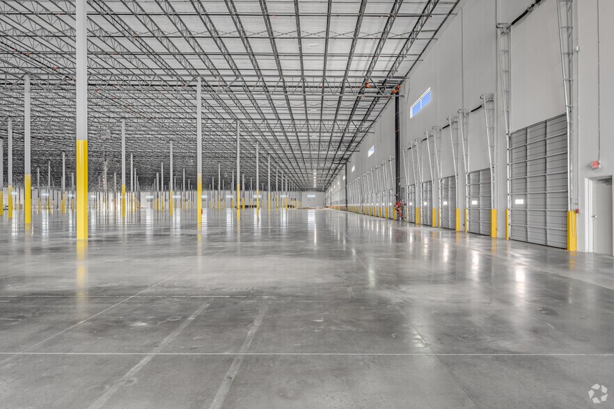 More Photos Of 601 Distribution Dr, Wilmer Distribution For Lease