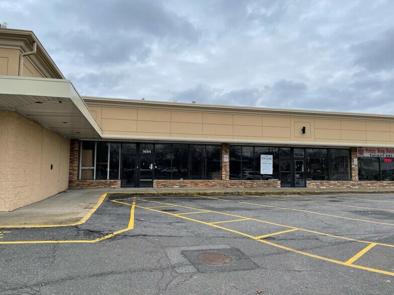 More Photos Of 1600-1718 Montauk Hwy, Mastic Unknown For Lease