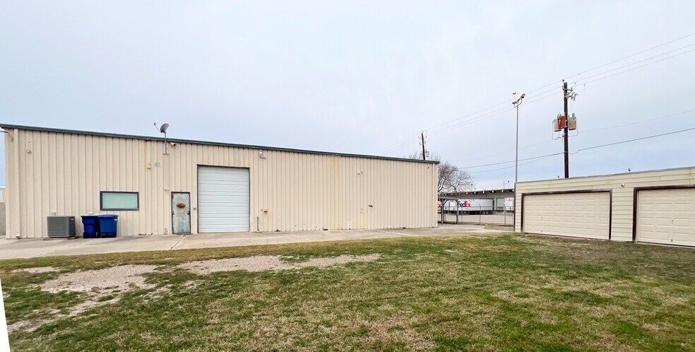 More Photos Of 4818 Gemini St, Corpus Christi Warehouse For Sale