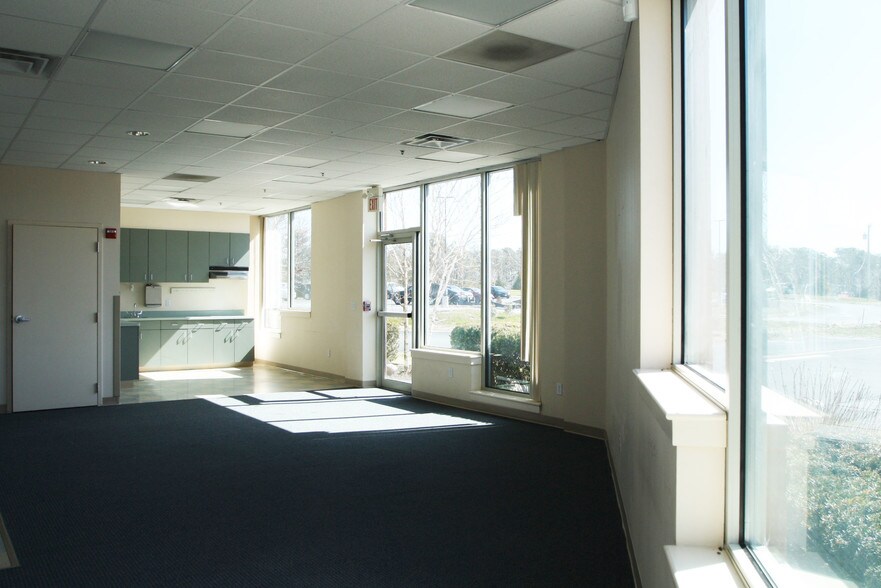 More Photos Of 1 Technology Park Dr, Bourne Medical For Lease