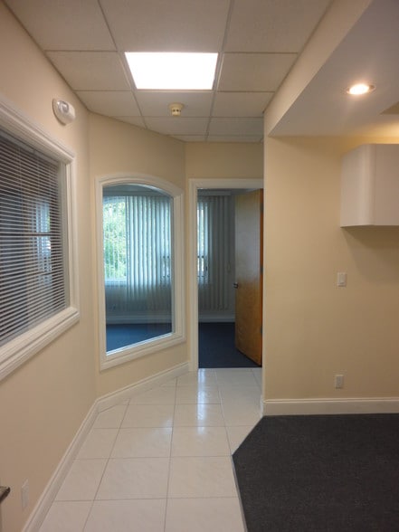 More Photos Of 461-481 E Hillsboro Blvd, Deerfield Beach Office For Lease