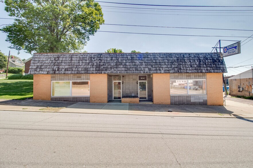 More Photos Of 319-321 Ridge St, Alton Showroom For Sale